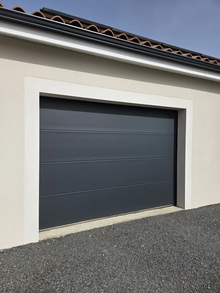 Porte-de-Garage-sur-mesure-anthracite