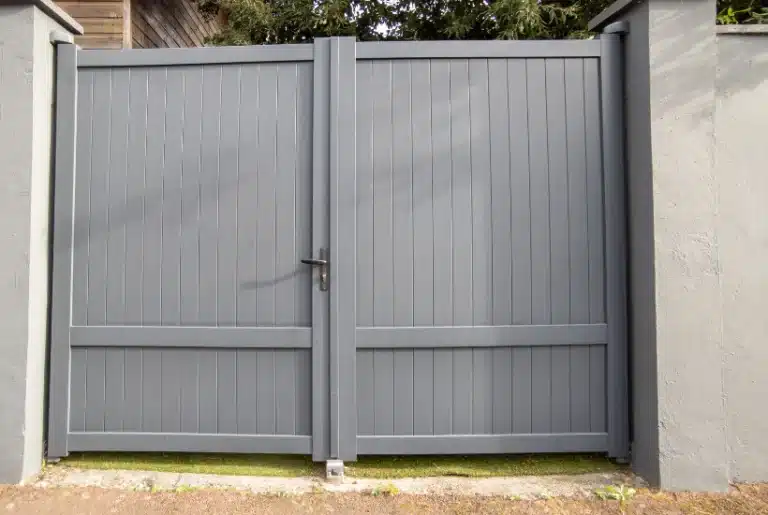 Portail sur mesure gris aluminium